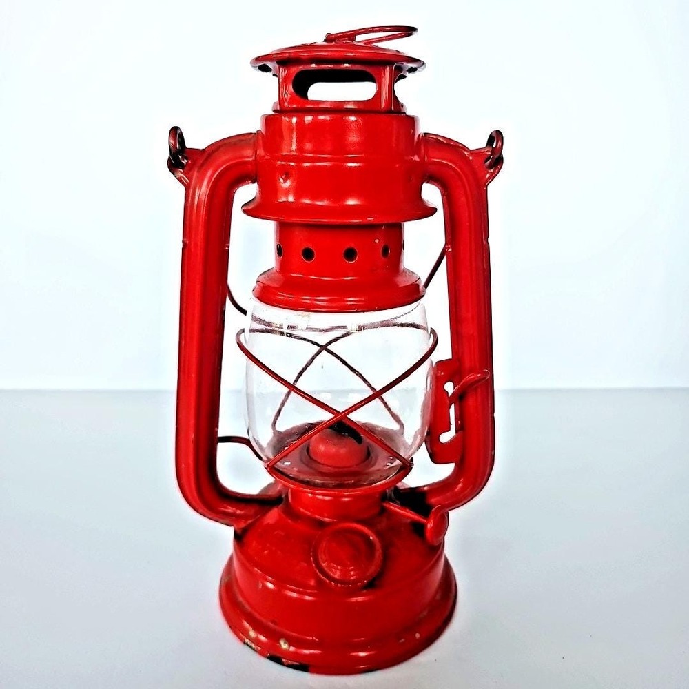 Vintage‎ Chinese Oil Railroad/Barn Lantern Red with Swinging Handle Metal 1812